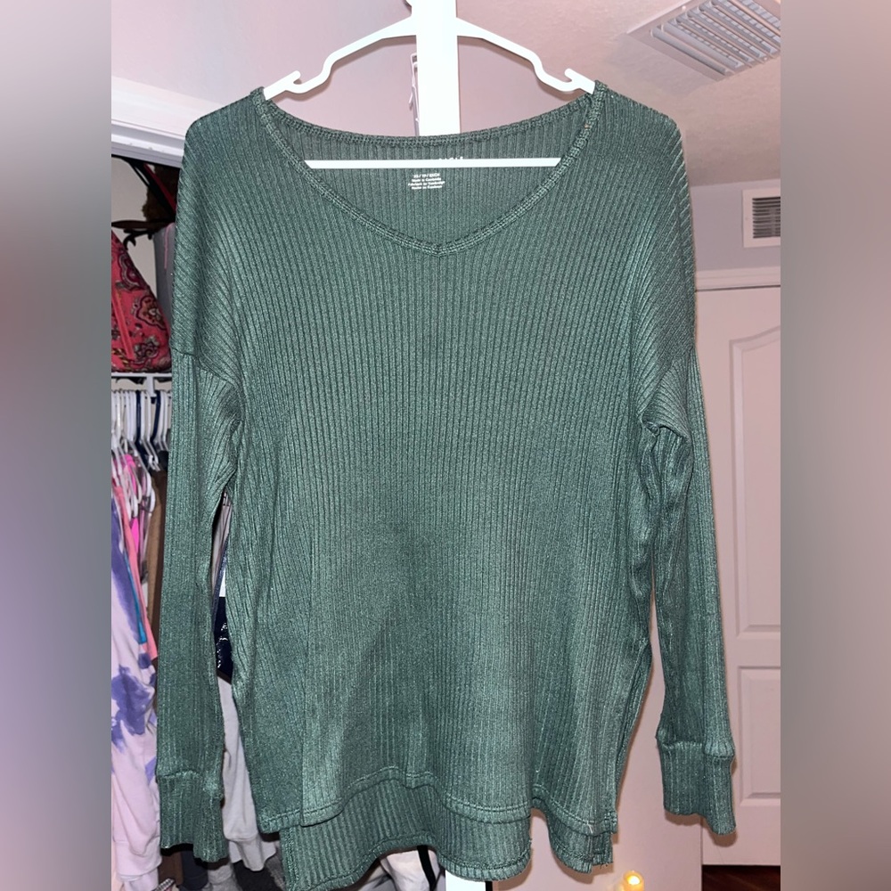 American Eagle green long sleeve shirt/ sweater